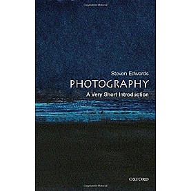 PHOTOGRAPHY: A VERY SHORT INTRODUCITON by EDWARDS - 9780192801647